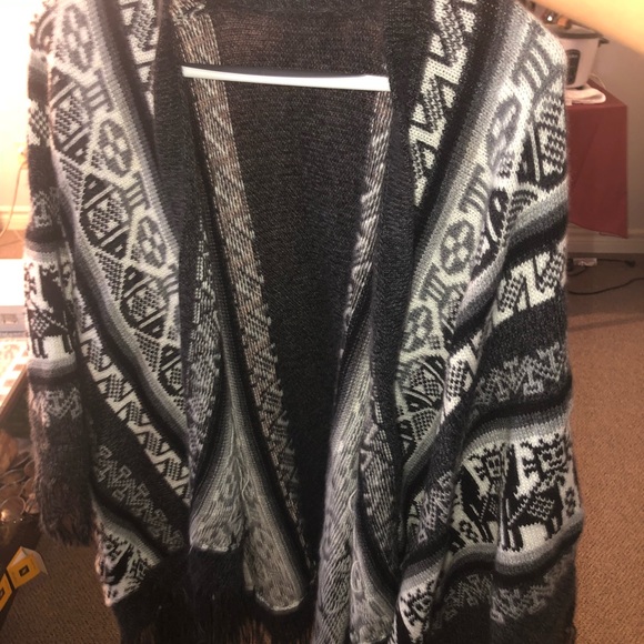 Super cute Poncho. - Picture 7 of 8